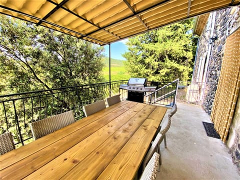 Gîte 12-14p, 5ch, 3sdb, piscine chauffée en saison, terrain de pétanque et jeux extérieurs extérieurs House in Provence-Alpes-Côte d'Azur