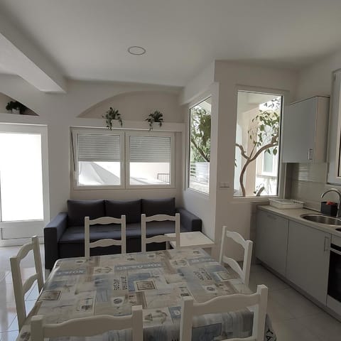 Kitchen or kitchenette, Living room, Dining area