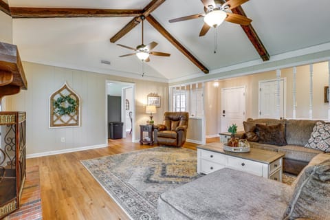 Decatur Vacation Rental with Patio! House in Decatur