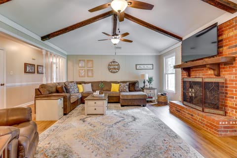 Decatur Vacation Rental with Patio! House in Decatur