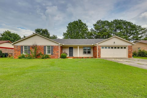 Decatur Vacation Rental with Patio! House in Decatur