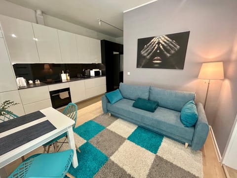 TV and multimedia, Kitchen or kitchenette, Living room, Seating area, Dining area