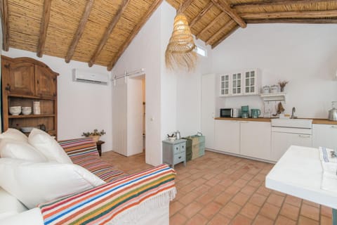 Kitchen or kitchenette, Living room, Dining area, minibar