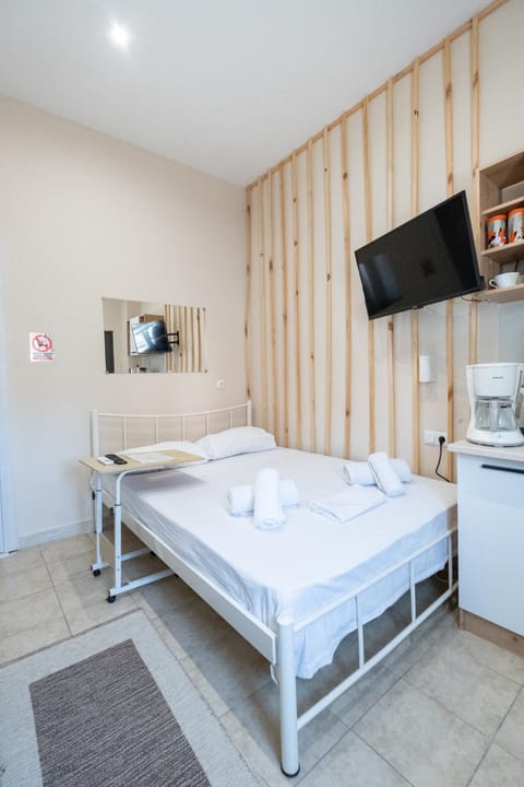 Bed, TV and multimedia, Kitchen or kitchenette, Photo of the whole room, Bedroom, minibar, towels