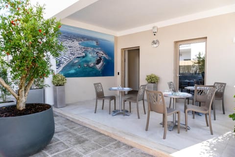 Patio, Dining area