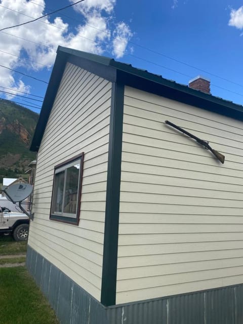 Shotgun House Villa in Silverton