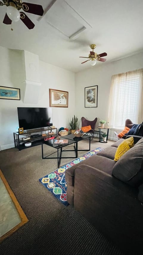 Shotgun House Villa in Silverton