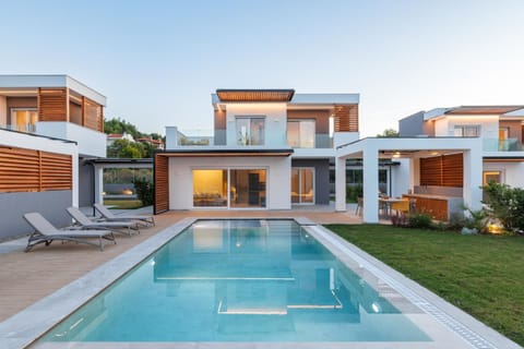 Property building, Patio, Pool view, sunbed