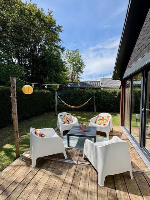 Property building, Garden, Balcony/Terrace