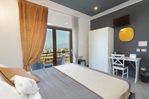Bed, View (from property/room), Balcony/Terrace, Photo of the whole room, Bedroom