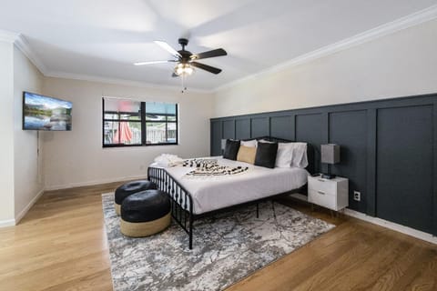 New Regal Manor Paradise Dreamy Heated Pool Spa Villa in Royal Palm Beach