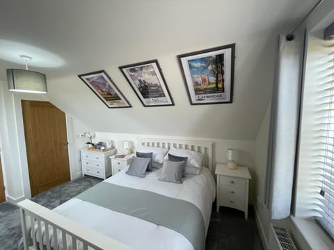 TV and multimedia, Coffee/tea facilities, View (from property/room), Bedroom, wardrobe