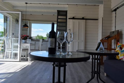 Dining area, Drinks, Alcoholic drinks