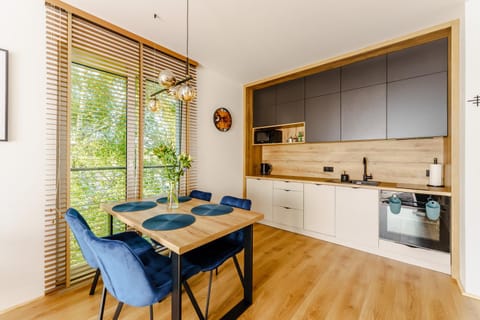 Kitchen or kitchenette, Living room, Dining area, oven, pet friendly, stove