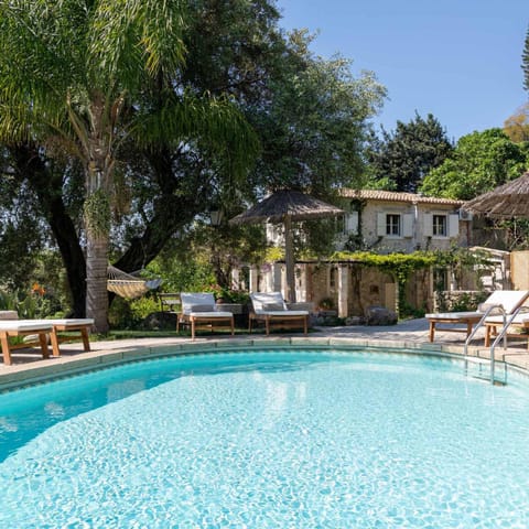 Property building, Garden, Swimming pool