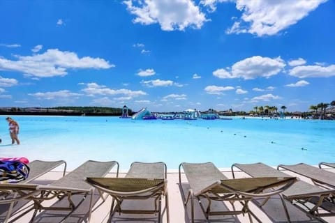 Modern Oasis! 3BR Townhouse in a Lagoon Community House in Wesley Chapel