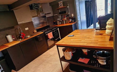 Coffee/tea facilities, Kitchen or kitchenette, Dining area, dishwasher, minibar, pet friendly