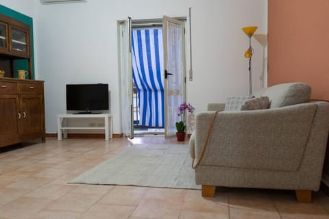 Communal lounge/ TV room, TV and multimedia, Balcony/Terrace, Living room, Seating area, Evening entertainment, air conditioner