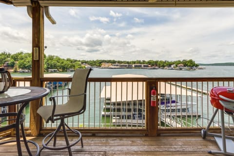 Lake Views and Pool Access Condo in Osage Beach! Apartment in Osage Beach