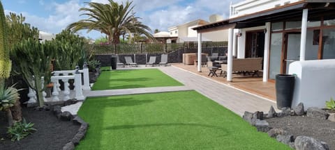 Property building, Patio, Day, Garden, Garden view