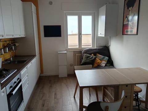 Kitchen or kitchenette, Living room, Seating area, Dining area, pet friendly, stove
