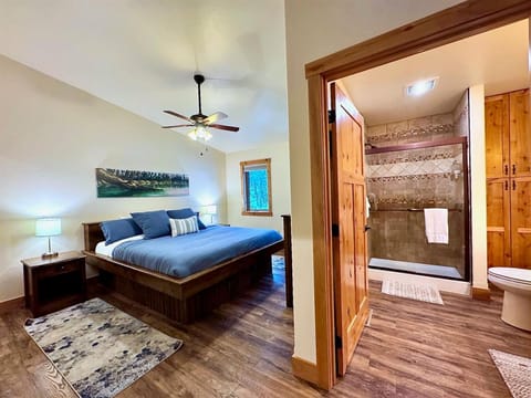 4 king beds w ensuites Double the Living Space! Hotel in Bigfork