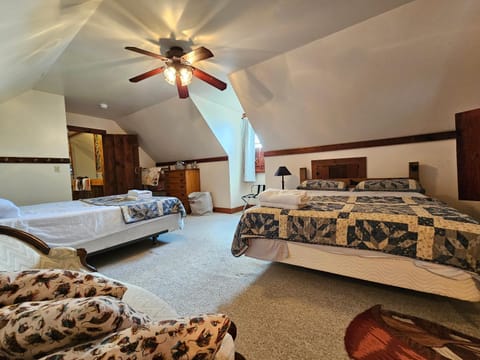 King Bed Farmhouse Valley Views House in Shenandoah Valley