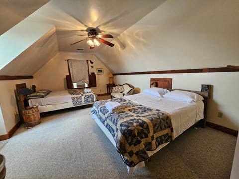 King Bed Farmhouse Valley Views House in Shenandoah Valley