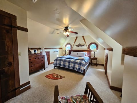 King Bed Farmhouse Valley Views House in Shenandoah Valley