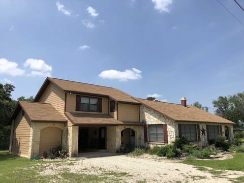 Rocky River House on Medina River Bed and Breakfast in Bandera