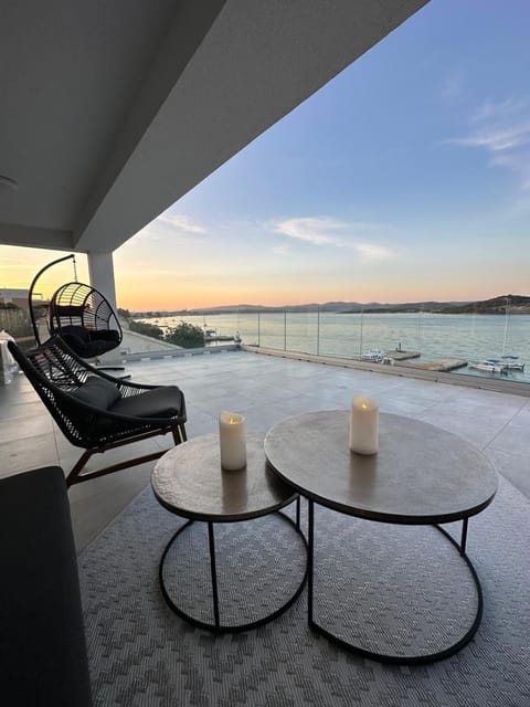 View (from property/room), Balcony/Terrace, Seating area, Sea view