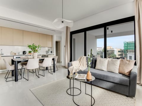 Kitchen or kitchenette, Living room, Seating area, Dining area