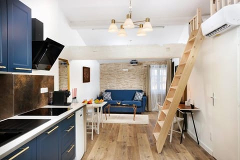 Kitchen or kitchenette, Living room, Dining area, oven, stove