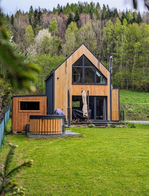 Property building, Garden, Garden view, Swimming pool