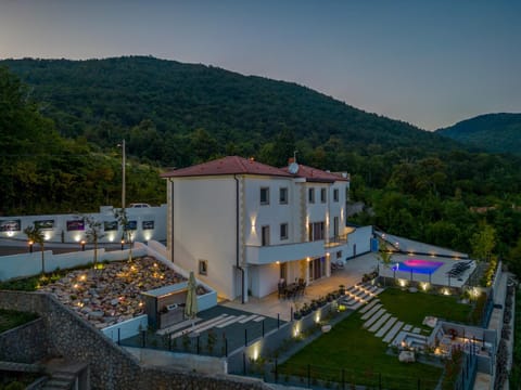Property building, Bird's eye view, Pool view, Swimming pool