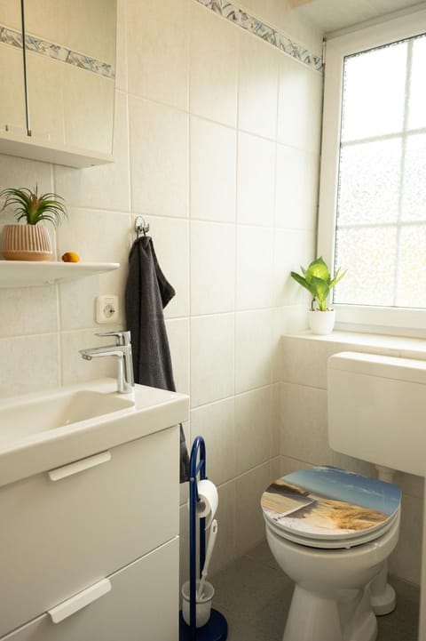 Haus Figaro mit Hund House in Wangerland