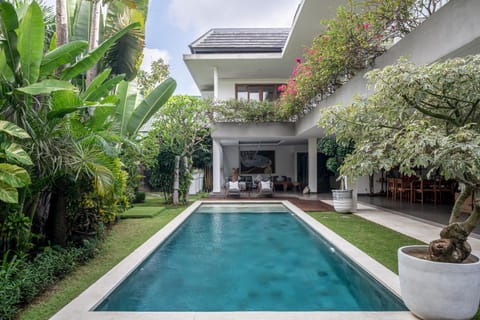 Property building, Patio, Garden, Garden view, Pool view, Swimming pool, Swimming pool