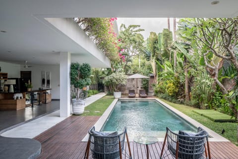 Patio, Natural landscape, Garden, Garden view, Swimming pool, Swimming pool, sunbed