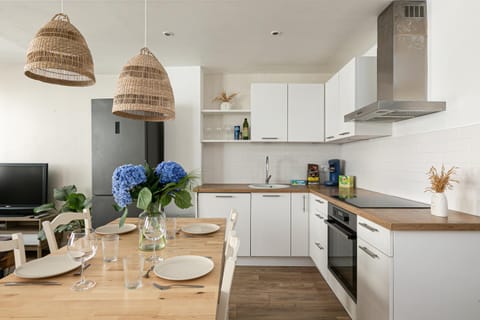 dishwasher, pet friendly, kitchen