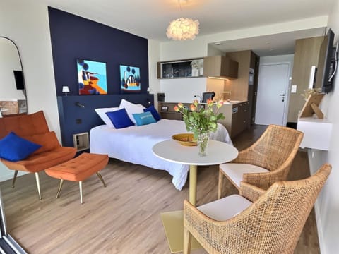 TV and multimedia, Seating area