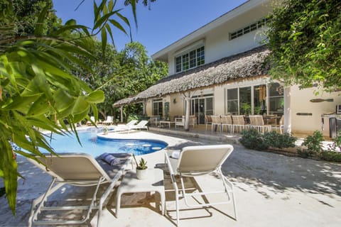Property building, Swimming pool, sunbed