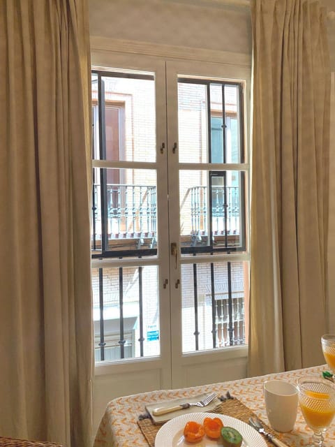 View (from property/room), Balcony/Terrace, Photo of the whole room, Dining area