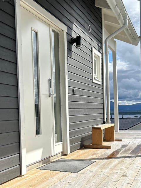 Facade/entrance, Balcony/Terrace