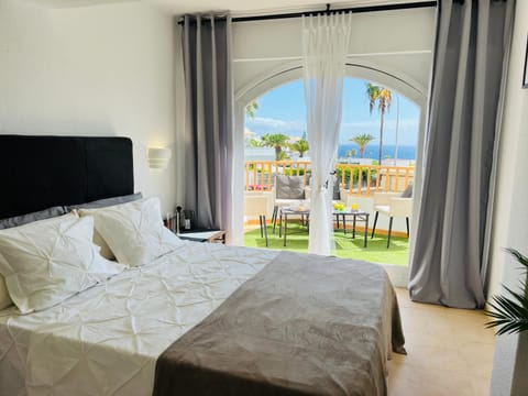 Bed, Natural landscape, View (from property/room), Balcony/Terrace, Bedroom, Sea view