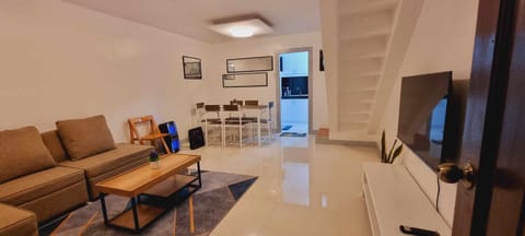 TV and multimedia, Kitchen or kitchenette, Living room, Seating area, Dining area