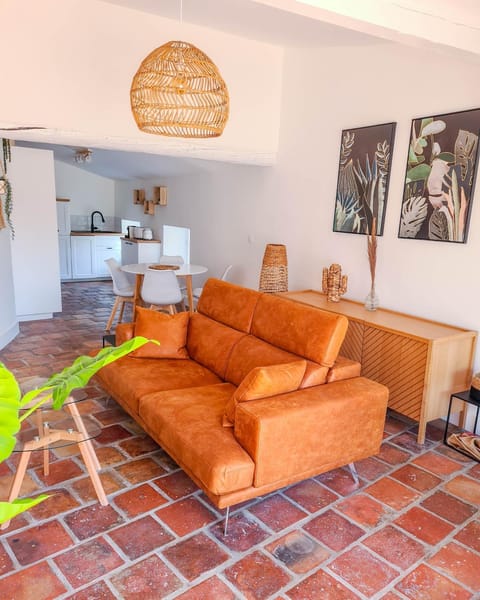 Communal lounge/ TV room, Living room, Seating area