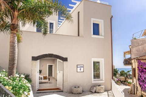 Property building, Patio, Facade/entrance, Day, Area and facilities, Area and facilities