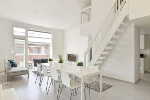 Kotimaailma - Kaunis saunallinen kattohuoneisto 10lle, Espoon keskustassa Apartment in Uusimaa