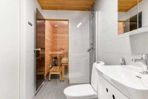 Kotimaailma - Kaunis saunallinen kattohuoneisto 10lle, Espoon keskustassa Apartment in Uusimaa