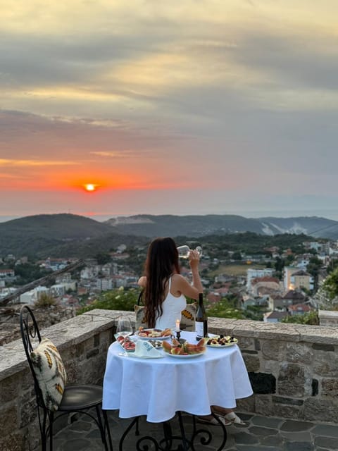 Restaurant/places to eat, Balcony/Terrace
